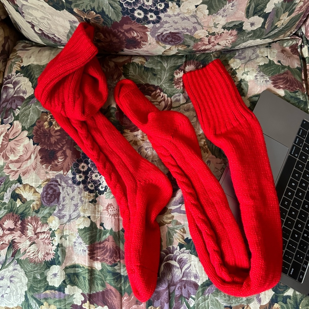 Cable knit thigh high socks 💋